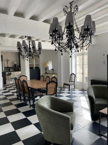 Villa Le Logis Cholet 49300 Lieu Exceptionnel En Famille Ou Amis Mazieres-en-Mauges Exterior foto